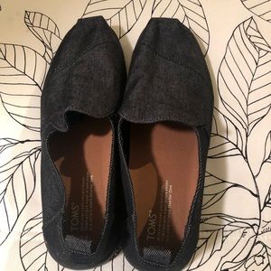 Men’s TOMS 10.5 NWOT
